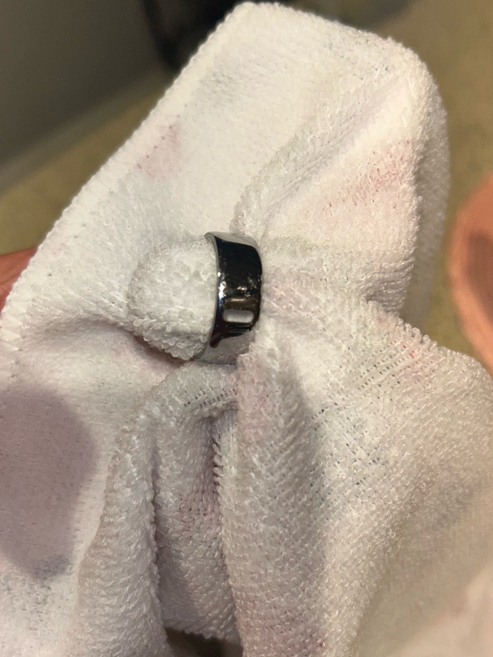 Oura Ring 4 Size 8 – Silver – Works Great + Charger - Picture 4 of 7